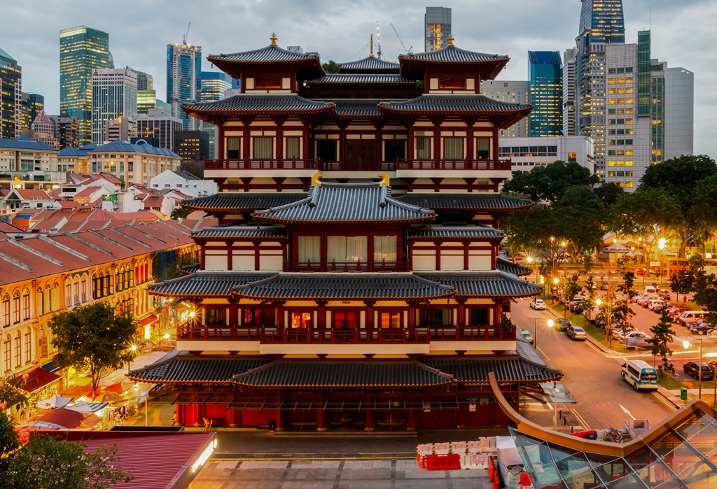 A photograph of Buddha Tooth Relic Temple in Chinatown Singapore