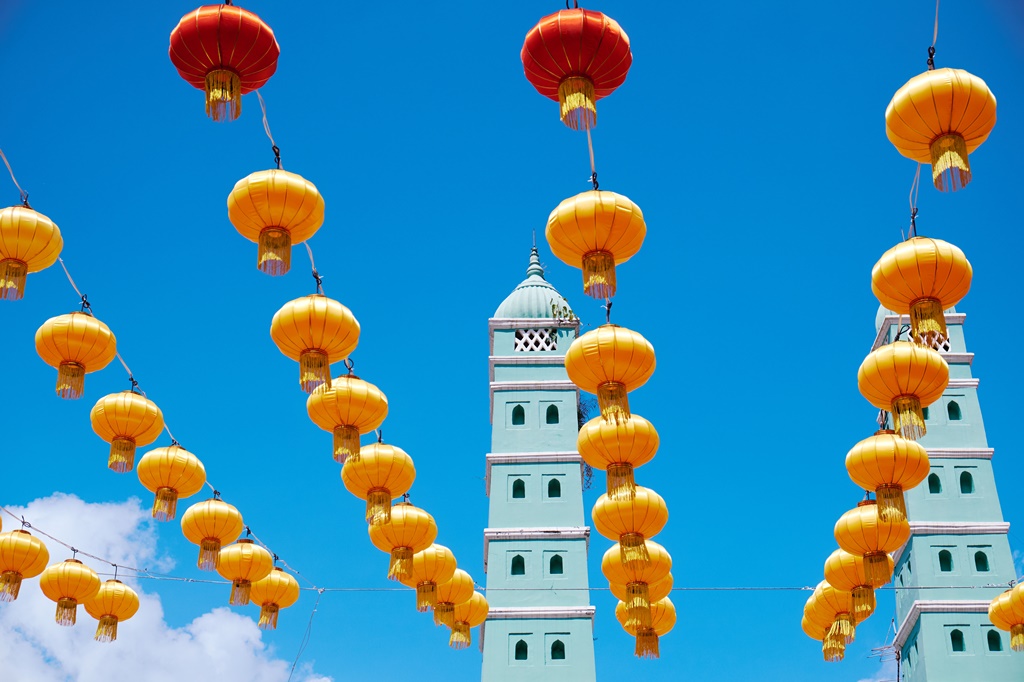 a photograph of Masjid Jamae in Chinatown Singapore